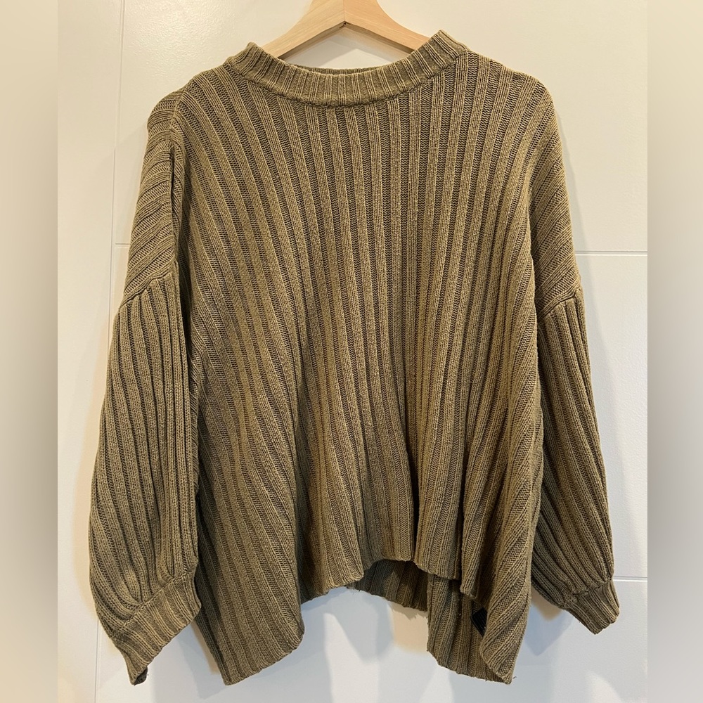 URBAN OUTFITTERS OLIVE GREEN SWEATER
